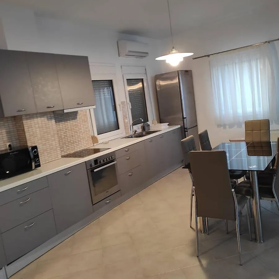 Muses Deluxe Apartments Néa Fókaia