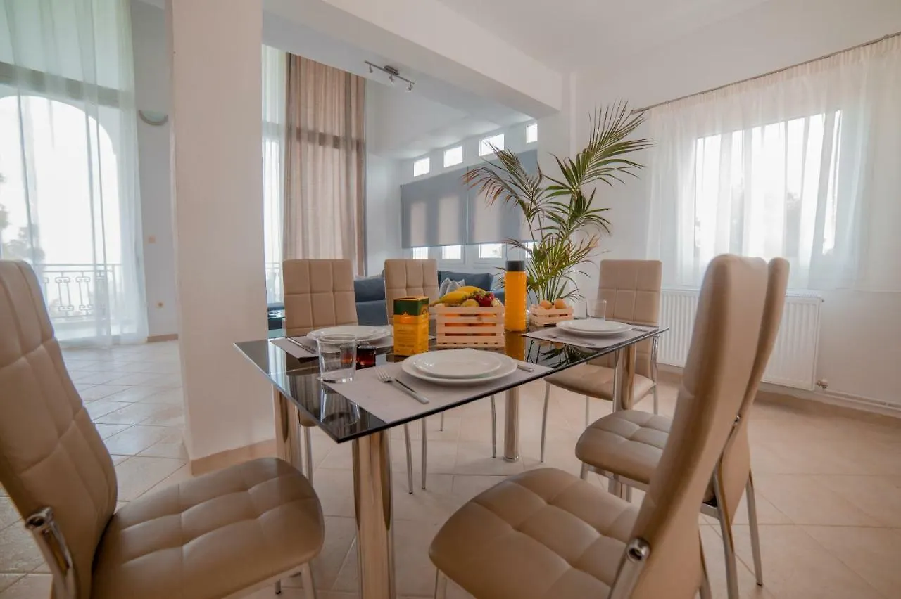 Muses Deluxe Apartments Néa Fókaia