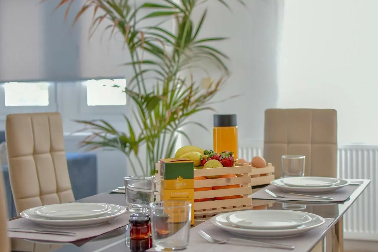 Muses Deluxe Apartments Néa Fókaia Nocleg ze śniadaniem